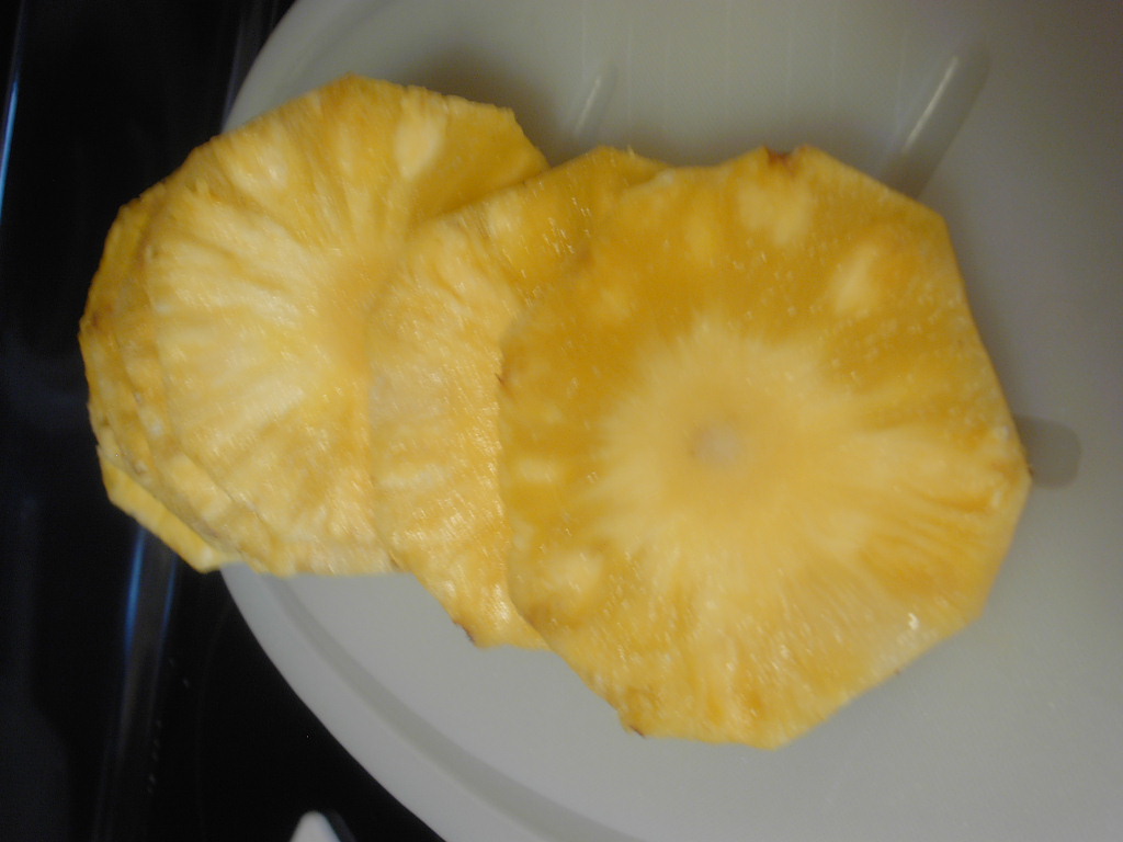 Fresh Cut 1" Thick Pineapple Slices